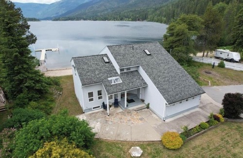 Nelson House | 5 Bedroom Lakefront Home w/Sauna & Office - 40 minutes to Whitewater