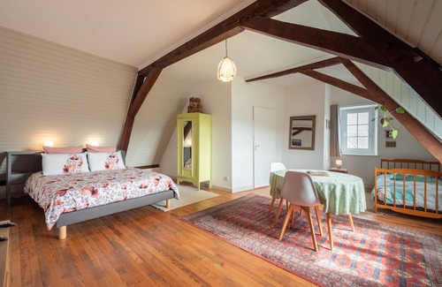 Lagarde Bed & Breakfast | Guest Room 'Chambre Marie-Jo' with Mountain View, Shared Terrace and Wi-Fi