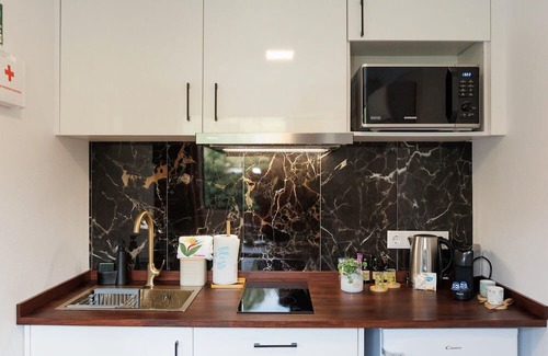 Santana Apartment | Studio 'Green Shelter - Guest House' with Mountain View, Wi-Fi and Air Conditioning