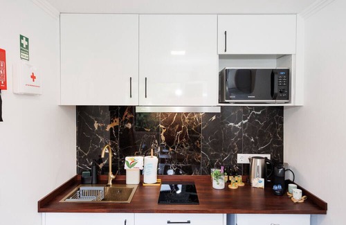 Santana Apartment | Studio 'Green Shelter - Guest House' with Mountain View, Wi-Fi and Air Conditioning