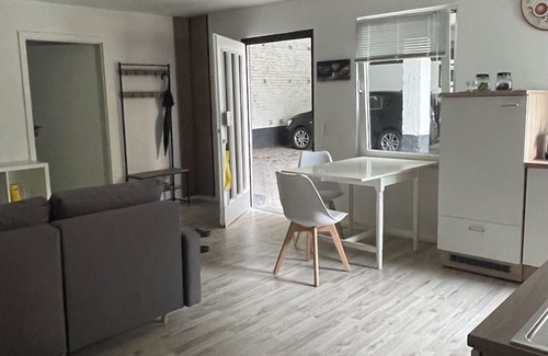 Laar Apartment | OASE in the green backyard (M), ground floor, quiet, carport, pay TV, coffee & tea, bicycles