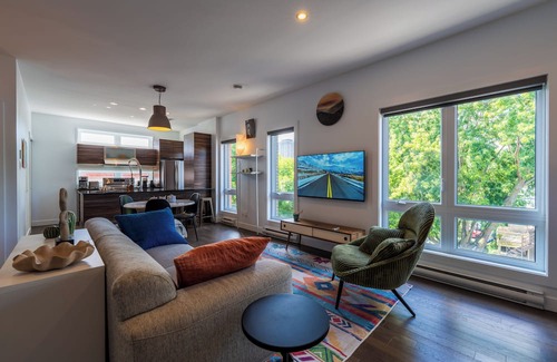Latin Quarter Apartment | Spacious 1BR Condo, work&play in Montréal