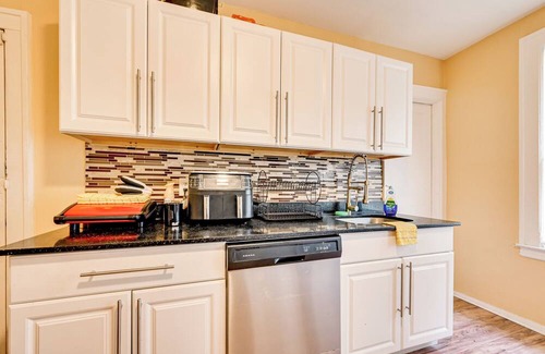Hartford Condo | Convenient Hartford Condo < 2 Mi to Dtwn!