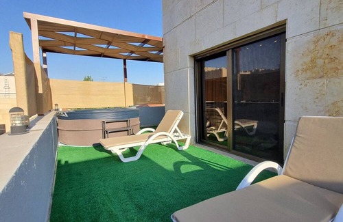 Amman Apartment | Luxurious Amman Apartment with Private Pool and Modern Amenities