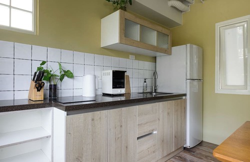 Songshan Apartment | Stylish 4F Large Studio, Taipei, Elevator, AC, 1 unit in a floor, Walk to MRT