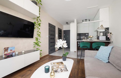 Grzegorzki Apartment | Dąbska 24 Kraków | Light Grey Apartment with Balcony