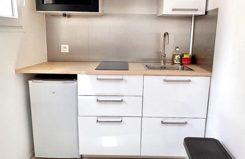 Roissy-en-France Apartment | Lovely self-contained studio in Roissy-en-France/Aeroport CDG with airport terrace