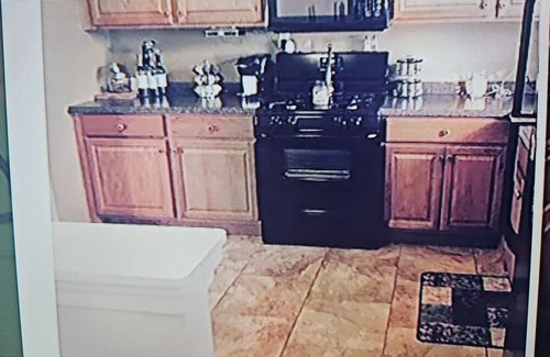 Austintown House | Charming 3-bedroom house with AC in Austintown. Smaller dogs are welcome.