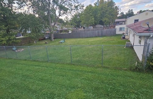Austintown House | Charming 3-bedroom house with AC in Austintown. Smaller dogs are welcome.