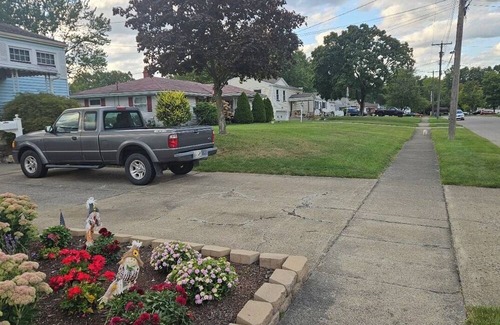 Austintown House | Charming 3-bedroom house with AC in Austintown. Smaller dogs are welcome.