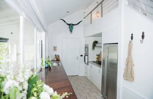 St. Lucia House | Cactus Rose Villa - Private Stay in Byron
