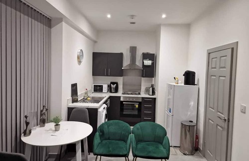 Brierley Hill Apartment | Home Away From Home1