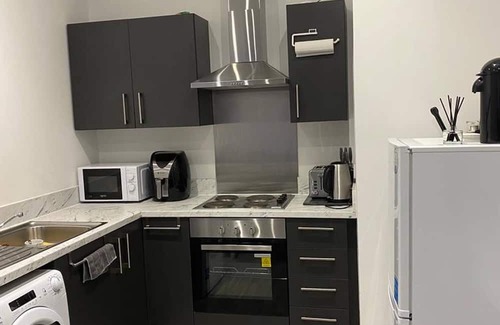 Brierley Hill Apartment | Home Away From Home1