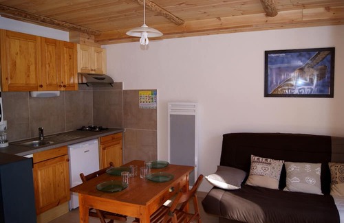 Allos Apartment | Quiet apartment with garden, close to the village