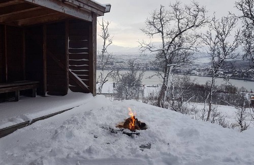 Kvaløysletta Apartment | Warm an Cozy apartment in Tromsø, In the city but next door to nature!
