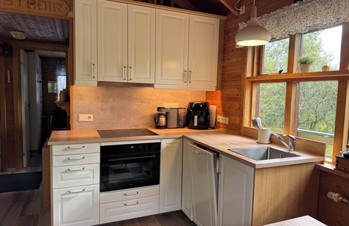 Borgarnes Cottage | Cosy cottage with a jacuzzi close to Krauma, Hraunfossar and Langjokull glacier