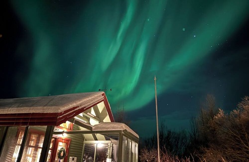 Borgarnes Cottage | Cosy cottage with a jacuzzi close to Krauma, Hraunfossar and Langjokull glacier