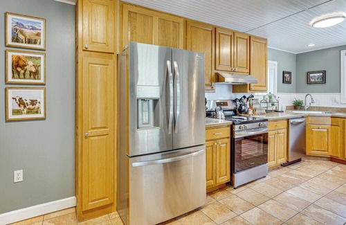 Kansas City House | 5 Mi to Kansas Speedway! 'Cowtown Cutie KC'