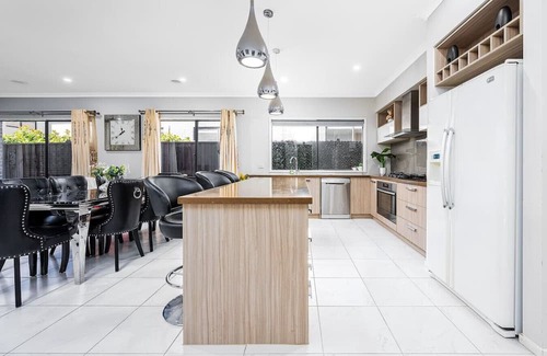 Chirnside Park House | Cloverlea Spacious 4BR Yarra Valley Getaway