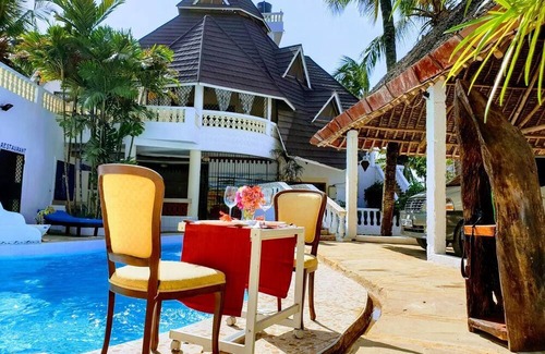 Galu House | Kivuli villas Diani ,located 2 minutes walk to the White sandy Diani Beach
