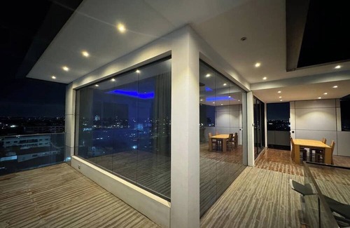 Cantonments Condo | Beautiful Pent House Suite in Accra with Private Elevator and Balcony Ocean View