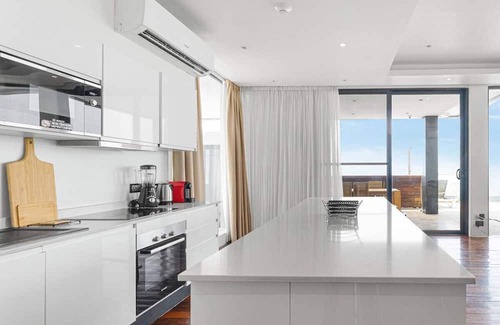 Cantonments Condo | Beautiful Pent House Suite in Accra with Private Elevator and Balcony Ocean View