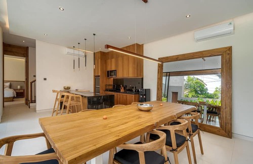 Sanur Villa | Villa Sunshine – Sparkling Style & Spacious Comfort in Sanur