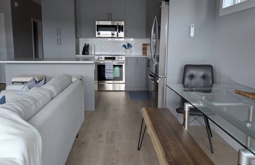 Langford House | Contemporary 3 bedroom retreat near Langford Lake, sleeps 6 guests, 2 full baths