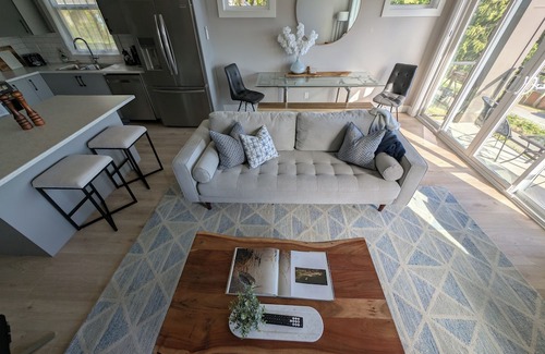 Langford House | Contemporary 3 bedroom retreat near Langford Lake, sleeps 6 guests, 2 full baths