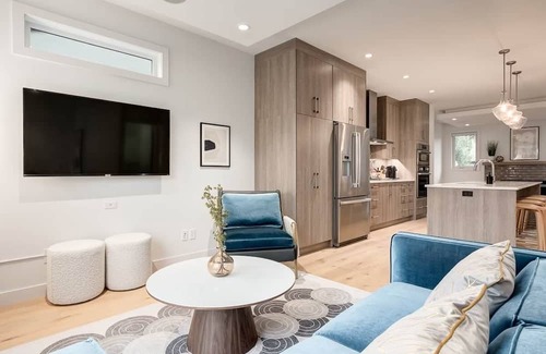 Richmond House | Calgary Grand Retreat| Sleeps 16|8BR, 8BA
