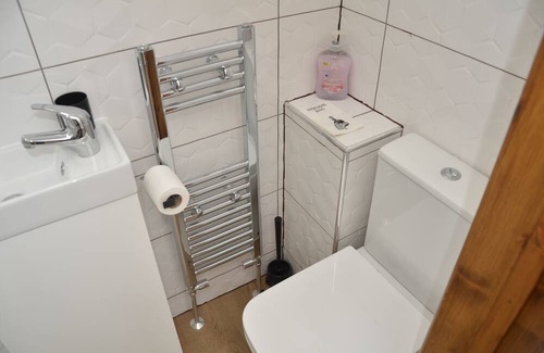 West Bromwich House | Entire Home in West Bromwich, Near Birmingham, West Midlands