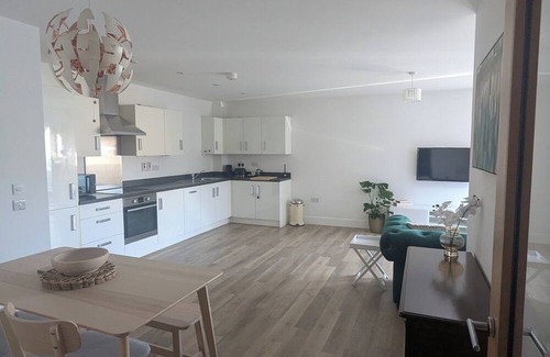 Hemel Hempstead Apartment | Top Floor -2 Bedroom -2 Bathroom nLess than 15 Minutes From Harry Potter Studios
