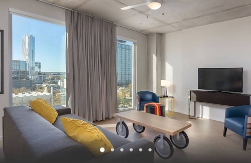 West End Resort | Walk to ACL Downtown Wyndham Studio Deluxe Rooftop Pool 10/03-10/06