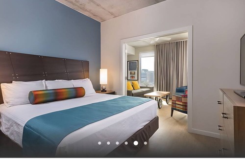 West End Resort | Walk to ACL Downtown Wyndham Studio Deluxe Rooftop Pool 10/03-10/06