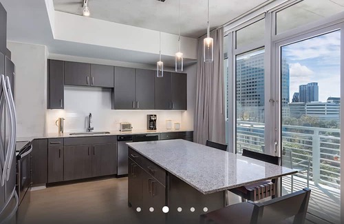 West End Resort | Walk to ACL Downtown Wyndham Studio Deluxe Rooftop Pool 10/03-10/06