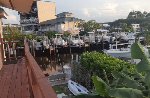 Goodland Cottage | Charming 2-bedroom cottage in superb Marco Island with AC