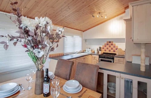 Troutbeck Bridge Ski Chalet | A lodge that sleeps 4 guests in 2 bedrooms