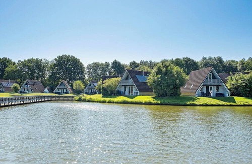 Gramsbergen House | Stylish 6-person bungalow with a renewed look in the Vechtdal, featuring a dishwasher, washing machine, Wi-Fi and terrace – enjoyment for young and old.