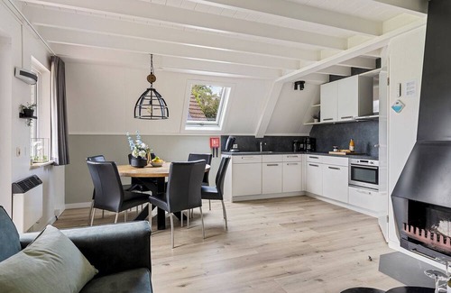 Gramsbergen House | Stylish 6-person bungalow with a renewed look in the Vechtdal, featuring a dishwasher, washing machine, Wi-Fi and terrace – enjoyment for young and old.