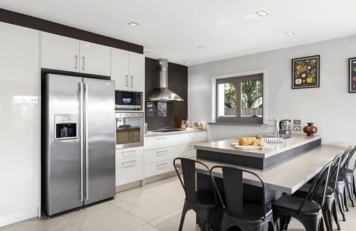 Torquay House | Manna Blu – A stylish coastal retreat with modern comforts and easy access to beaches and cafes