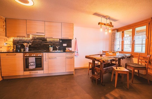 Adelboden Ski Chalet | Holiday apartment Adelboden for 1 - 6 persons with 3 bedrooms - Multistorey holiday home/maisonette