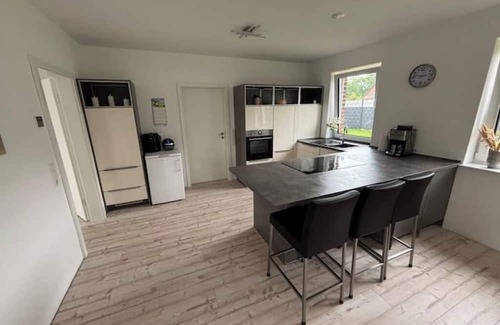 Westoverledingen House | Anna U - Peaceful Family Retreat | Cozy 1BR Stay for 4 Guests