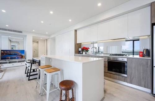 Lidcombe Apartment | MetawiseBnB Executive 2-Bedroom Stadium View Apartment W Parking