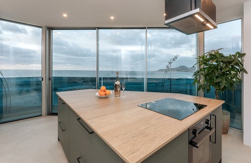 Las Palmas de Gran Canaria Apartment | Luxury Suite on Las Canteras Beach