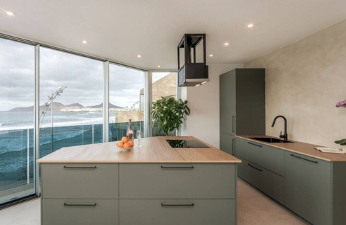 Las Palmas de Gran Canaria Apartment | Luxury Suite on Las Canteras Beach