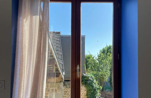 Saint-Georges-de-Reintembault House | Cosy Mediterranean-style spa and cinema 25 minutes from Mont-Saint-Michel