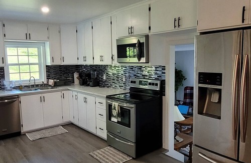 Denniston House | House of Friendship, Connect in a Relaxing Getaway near Red River Gorge