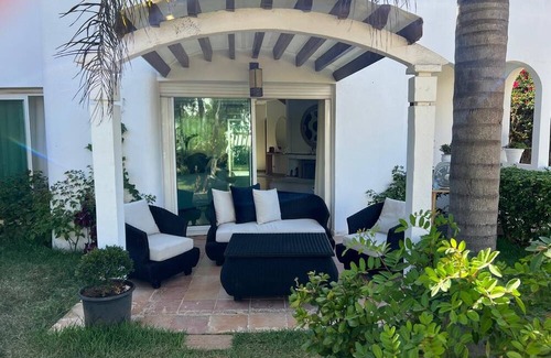 Skhirat Plage Villa | Villa au calme, jardin spacieux et confort moderne