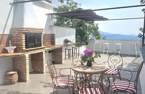 Pitres Apartment | Apartment 'Chaparra Pitres Apart Ferreirola' with Mountain Views, Shared Pool and Wi-Fi
