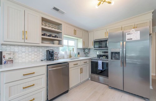 Muscle Shoals House | Cute renovated home 10 min to RTJ Golf. Pet Friendly and has Water trampoline.